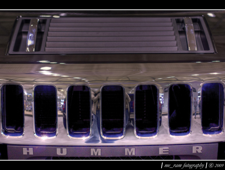Picture of the grill on a Hummer