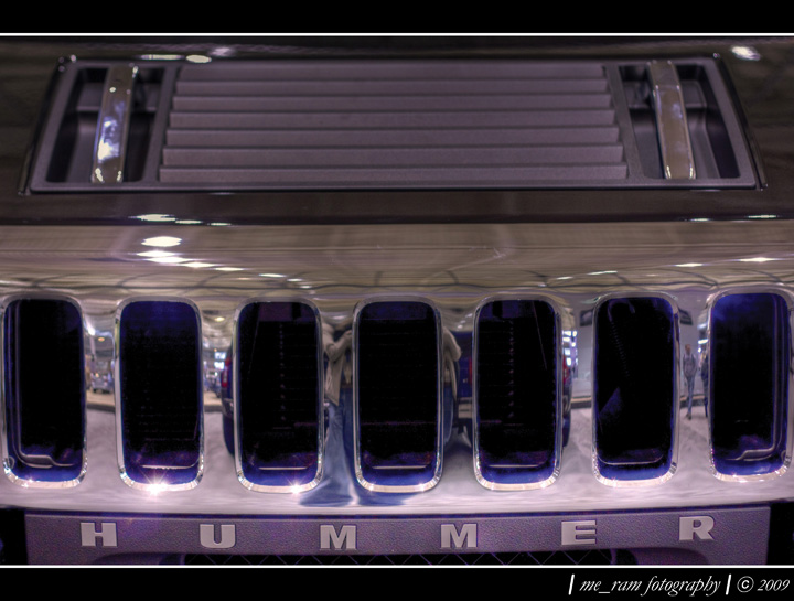 Picture of the grill on a Hummer 