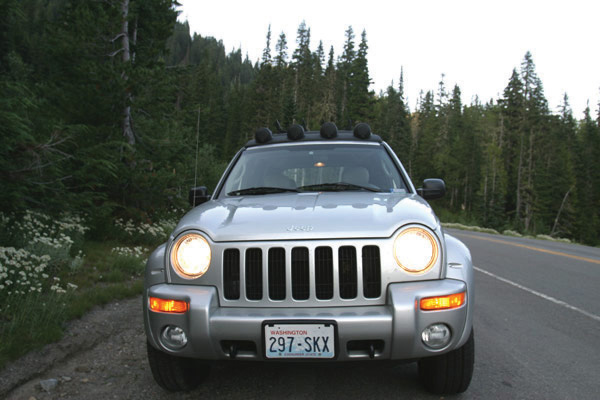 Picture of the grill on a Jeep to show the similarity to a Hummer 